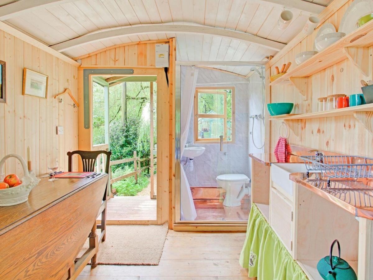 Hill View Holiday Home With Garden Тонтон Экстерьер фото