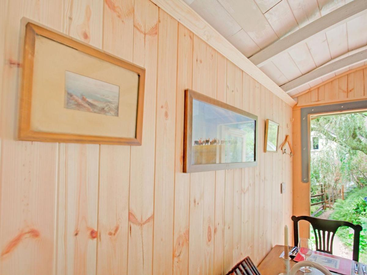 Hill View Holiday Home With Garden Тонтон Экстерьер фото